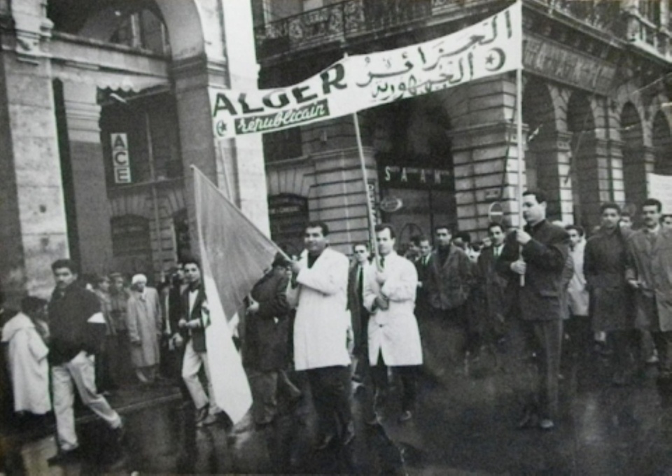Alger Républicain dans la manifestation du 1er mai 1953
