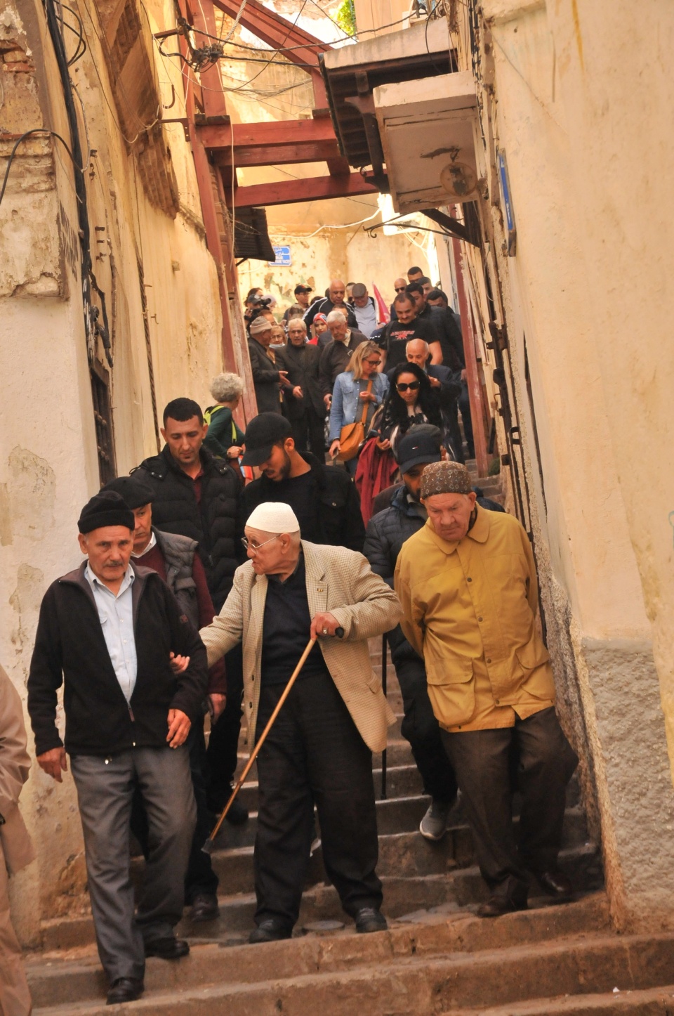 Descente de la Casbah d'Alger… qui se transforme en manifestation !