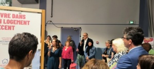 La balade dans l'exposition… les cadres de la ville présentent les panneaux