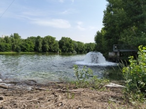 Des résevoirs et un système extraordinaire pour stocker de l'eau qui se réinfiltre avec de maintenir le niveau de la nappe pour un effet de «&nbsp;barrière d'eau&nbsp;» pour rejeter d'éventuelles pollution vers l'extérieur