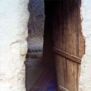 enfant malien et porte